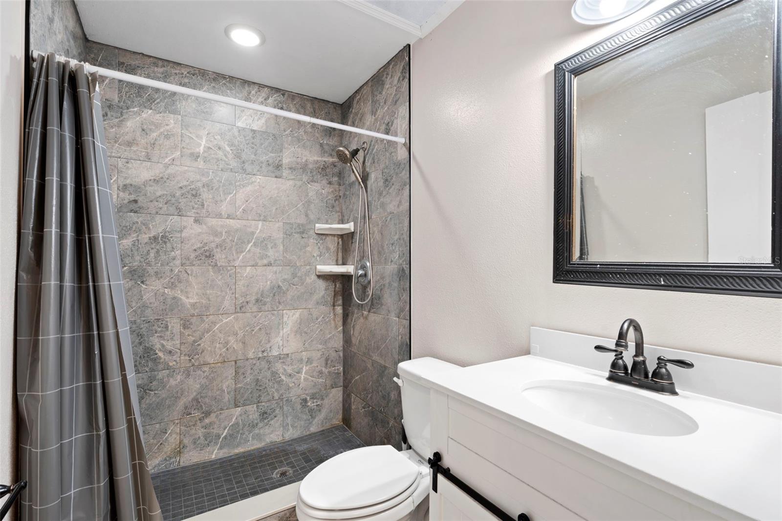 Image 17 of 33 For 43 Lake Jackson Drive