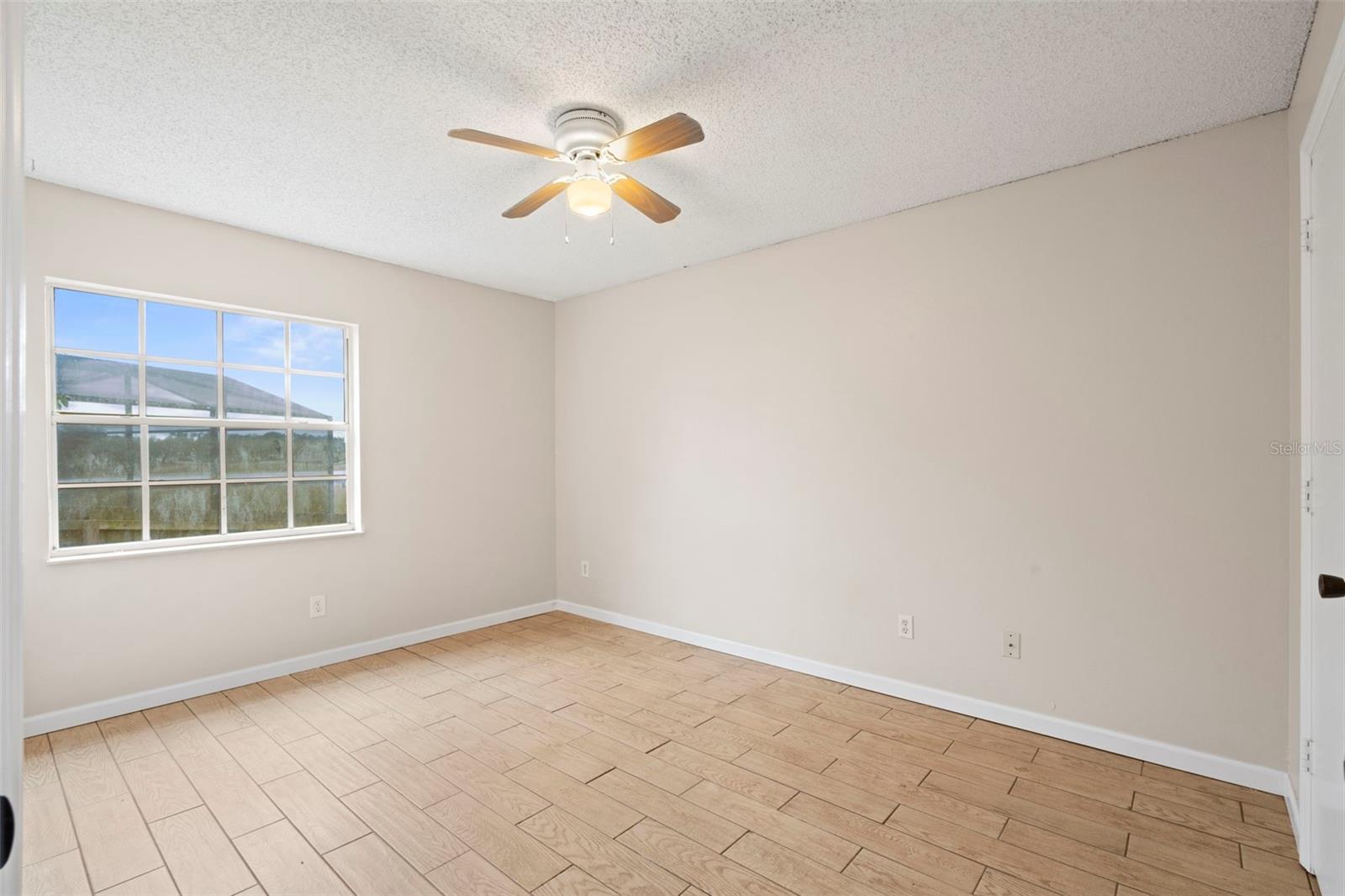 Image 19 of 33 For 43 Lake Jackson Drive