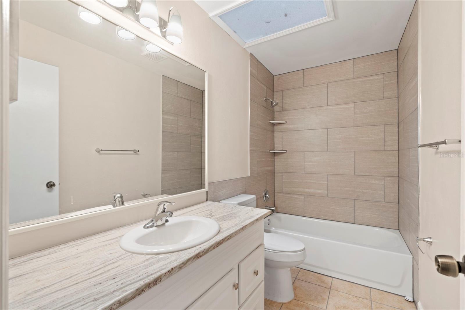 Image 20 of 33 For 43 Lake Jackson Drive