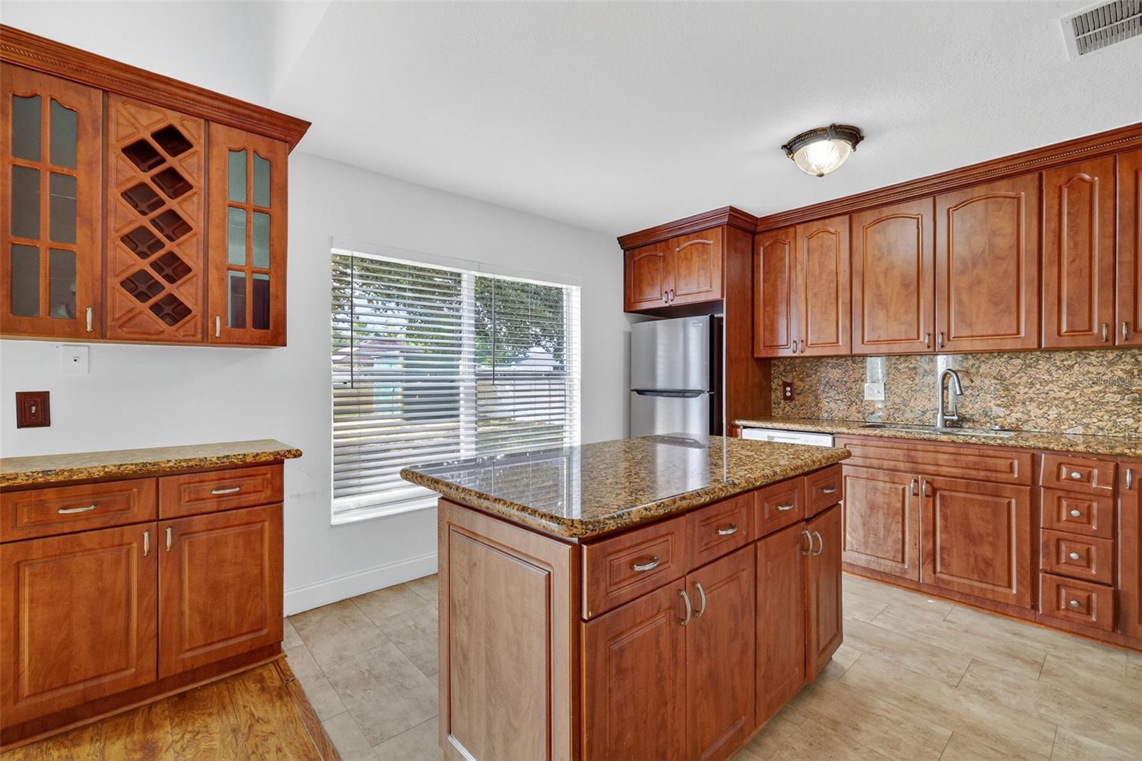 Image 10 of 31 For 145 Lake Catherine Cir