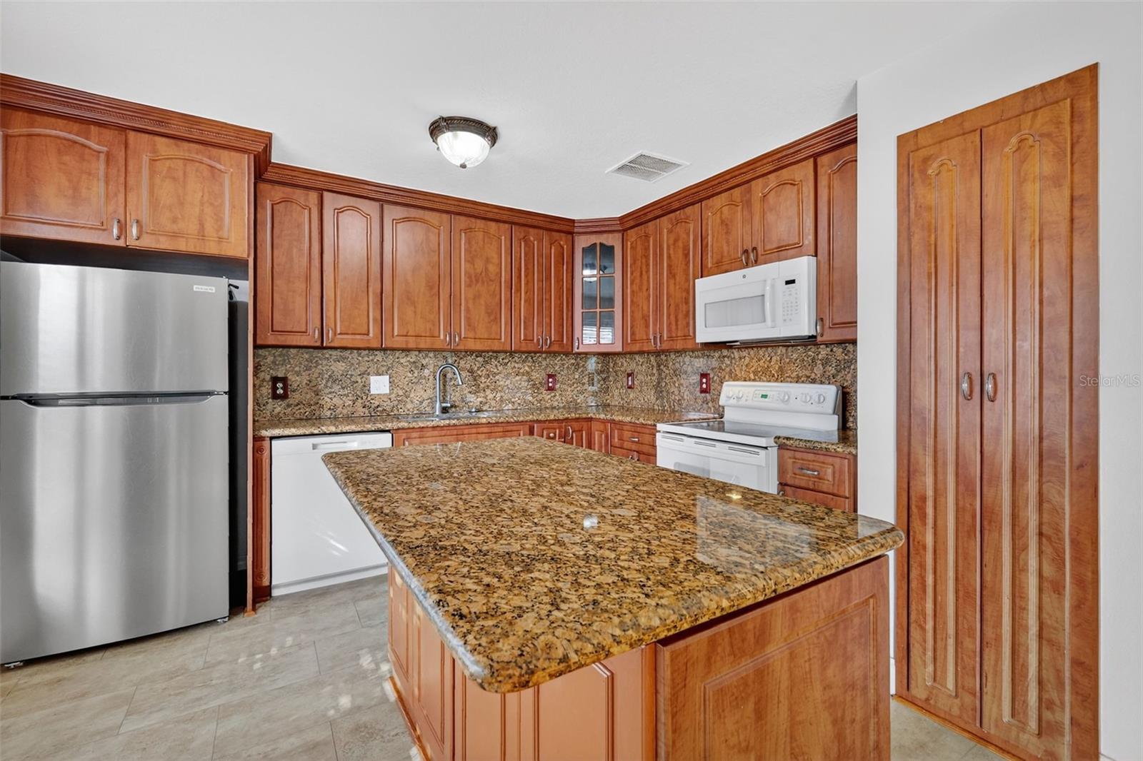 Image 11 of 31 For 145 Lake Catherine Cir