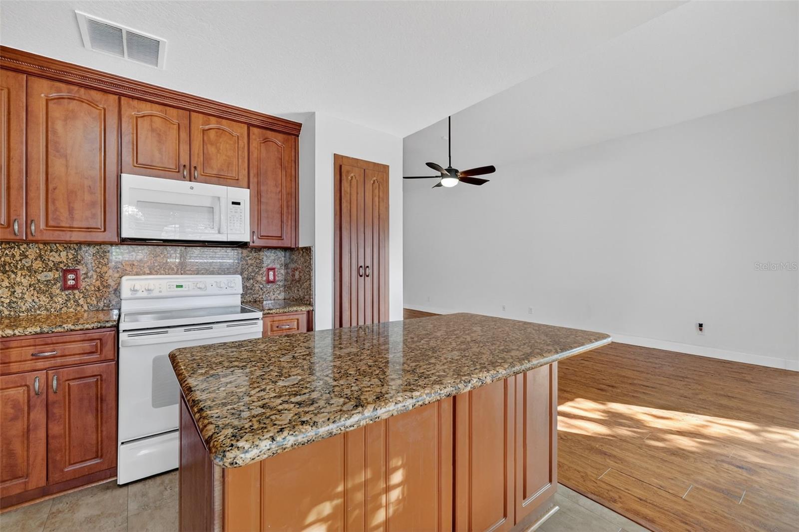 Image 12 of 31 For 145 Lake Catherine Cir