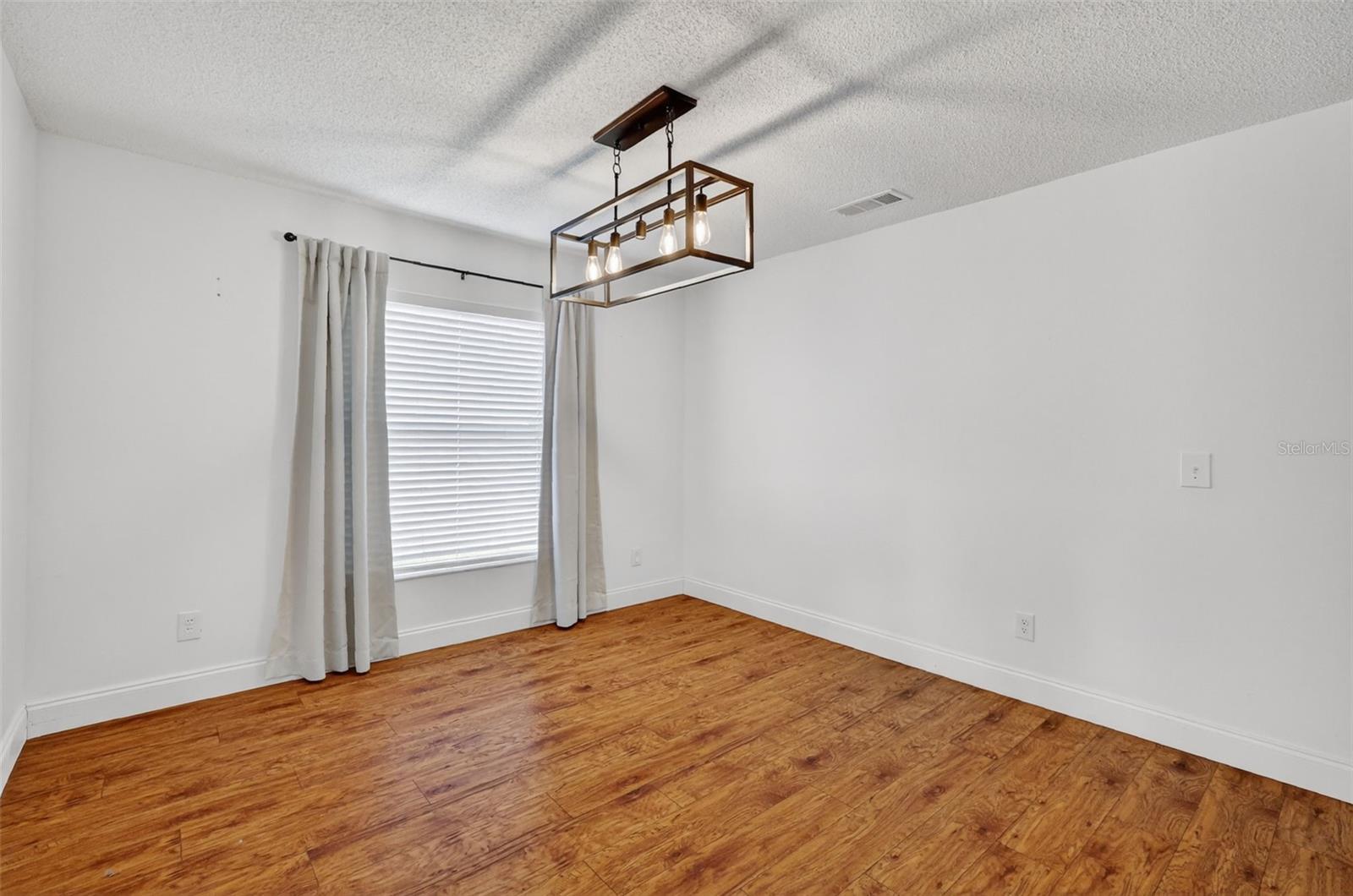 Image 14 of 31 For 145 Lake Catherine Cir