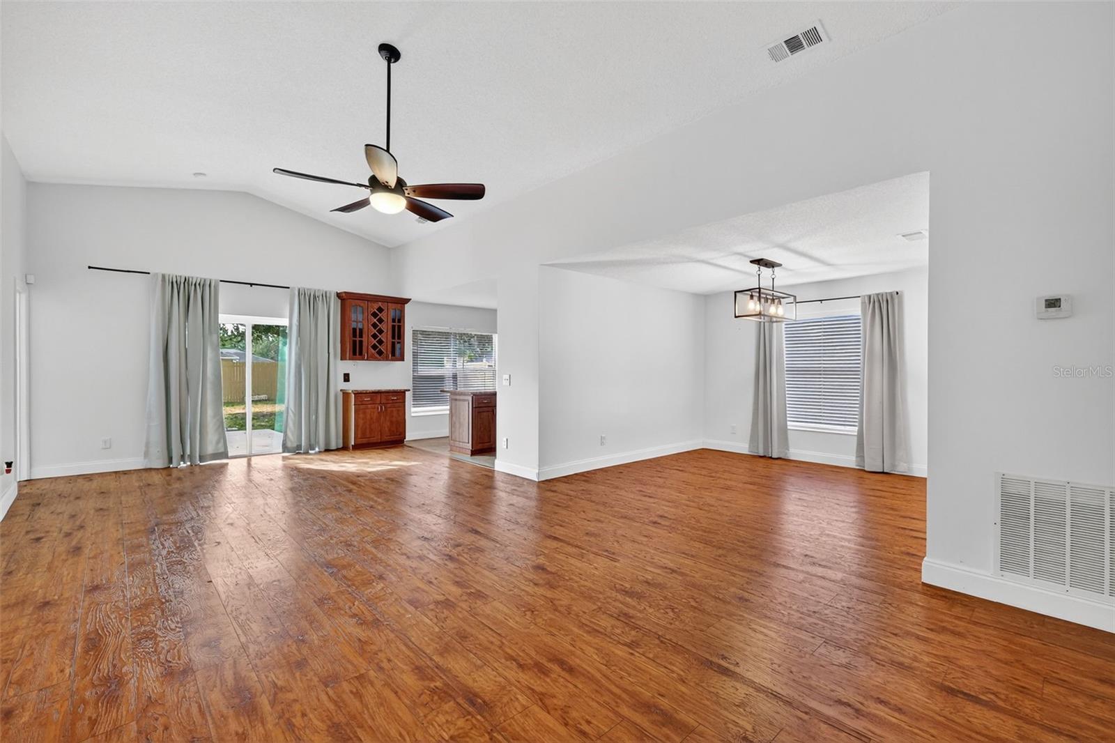 Image 6 of 31 For 145 Lake Catherine Cir