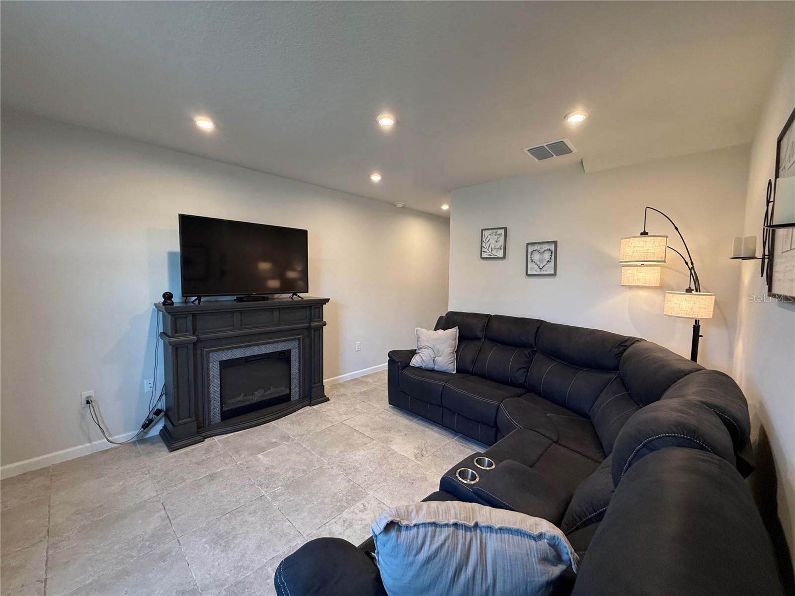 Image 8 of 49 For 1204 Port Blue Way