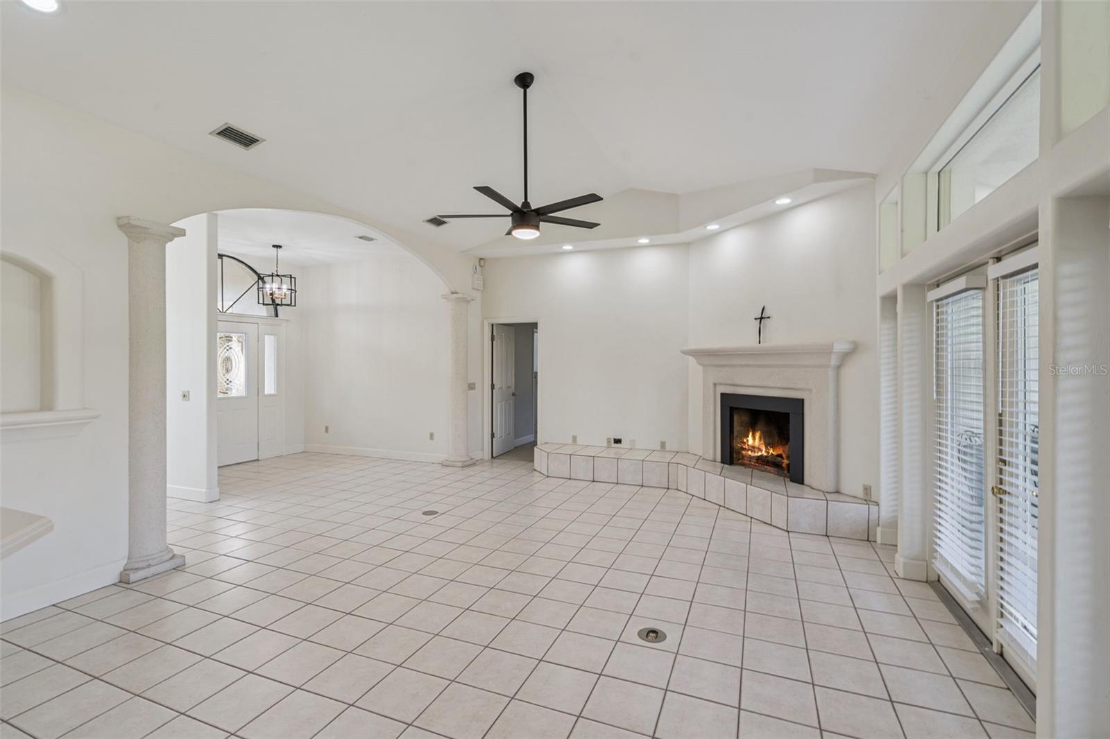 Image 12 of 45 For 26820 Bloomfield Avenue