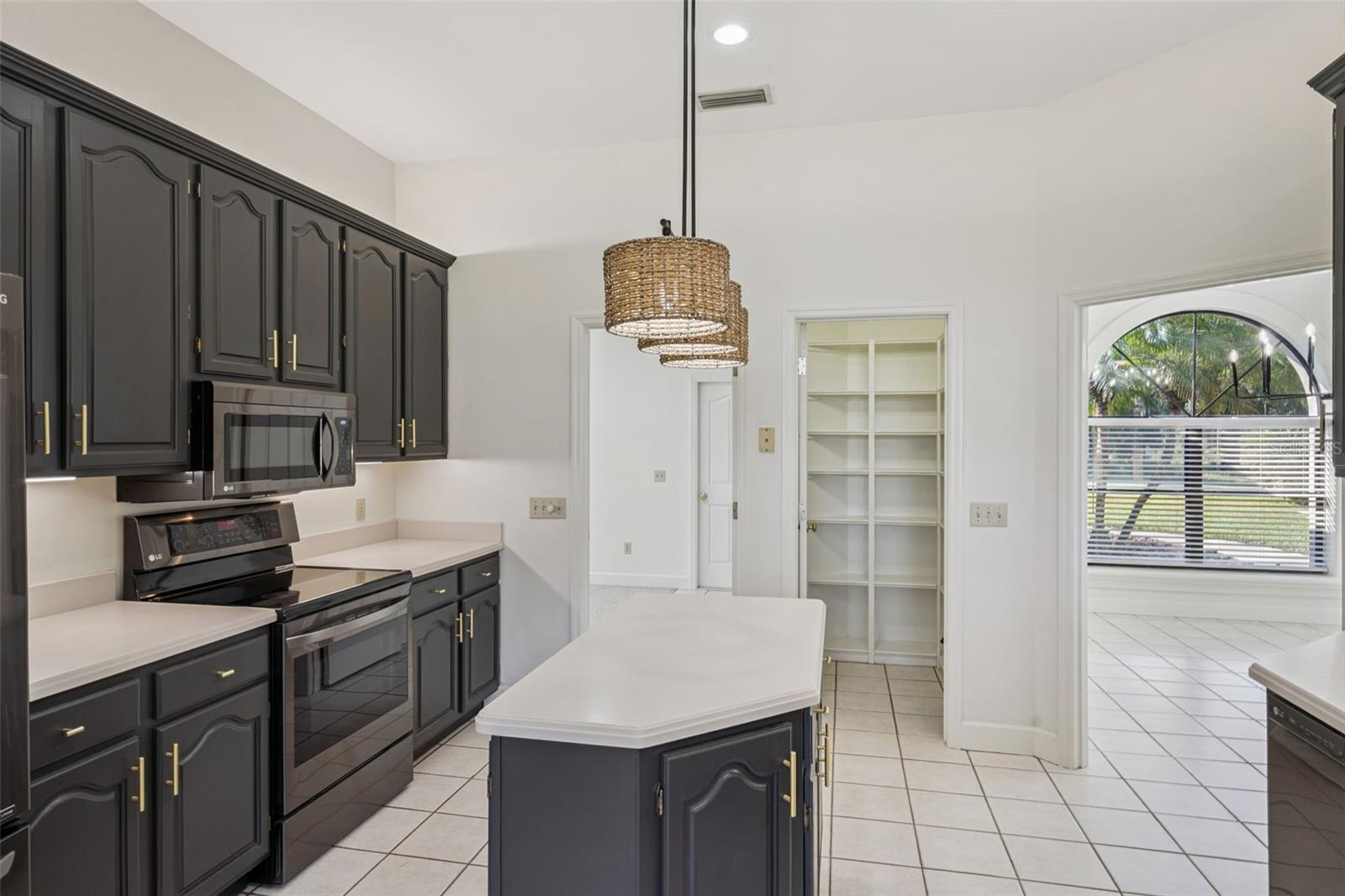 Image 18 of 45 For 26820 Bloomfield Avenue