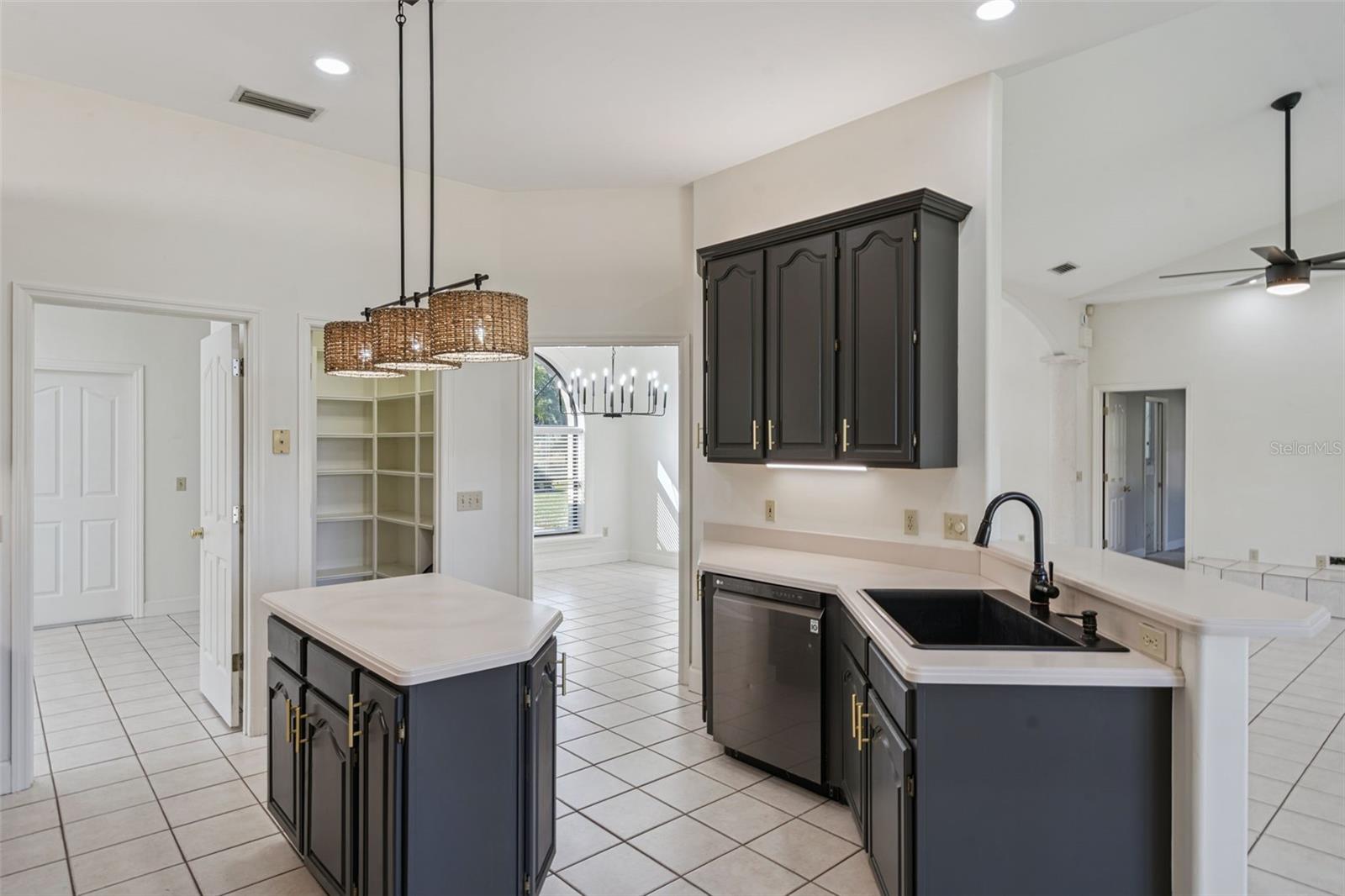 Image 19 of 45 For 26820 Bloomfield Avenue