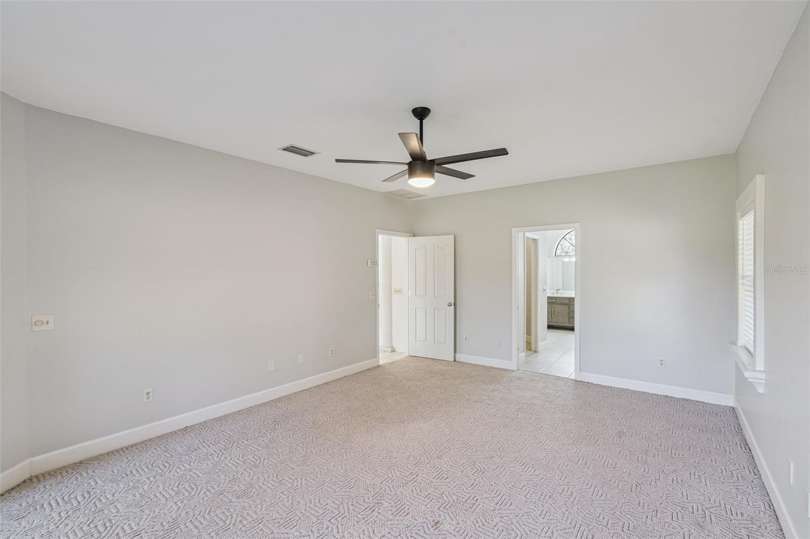 Image 22 of 45 For 26820 Bloomfield Avenue