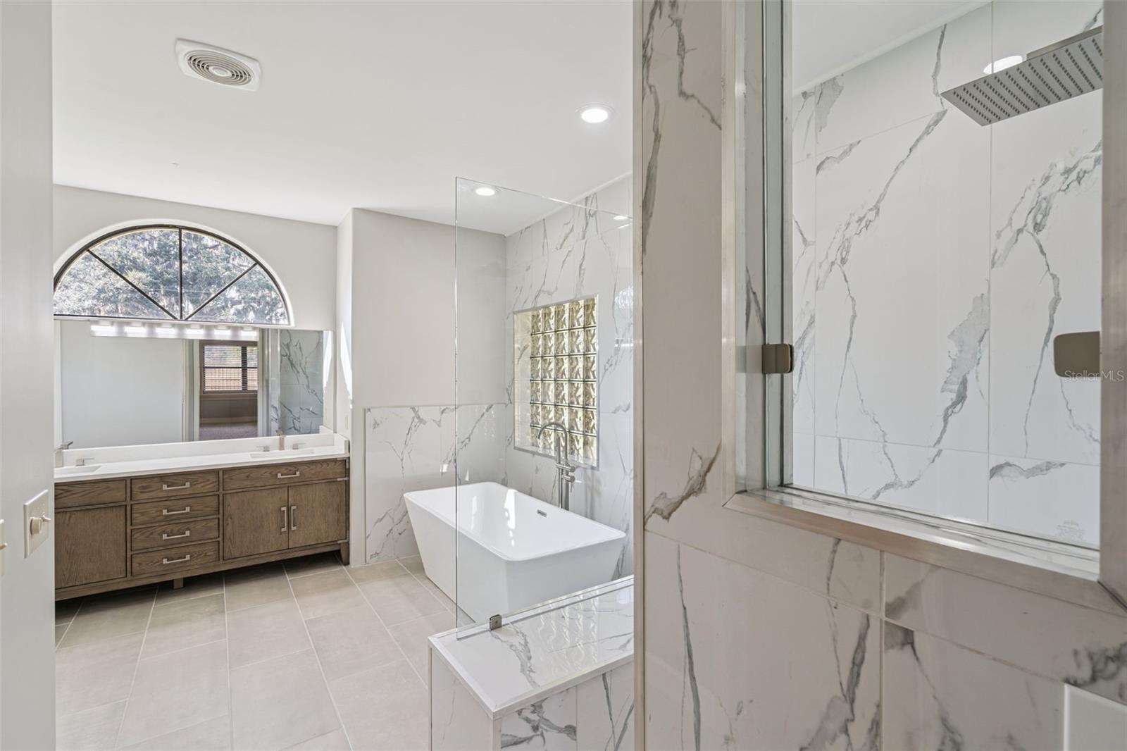 Image 24 of 45 For 26820 Bloomfield Avenue