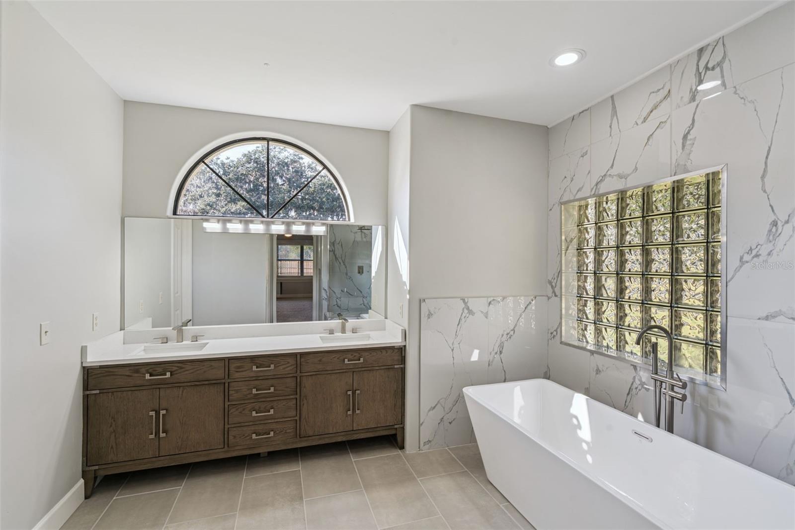 Image 25 of 45 For 26820 Bloomfield Avenue