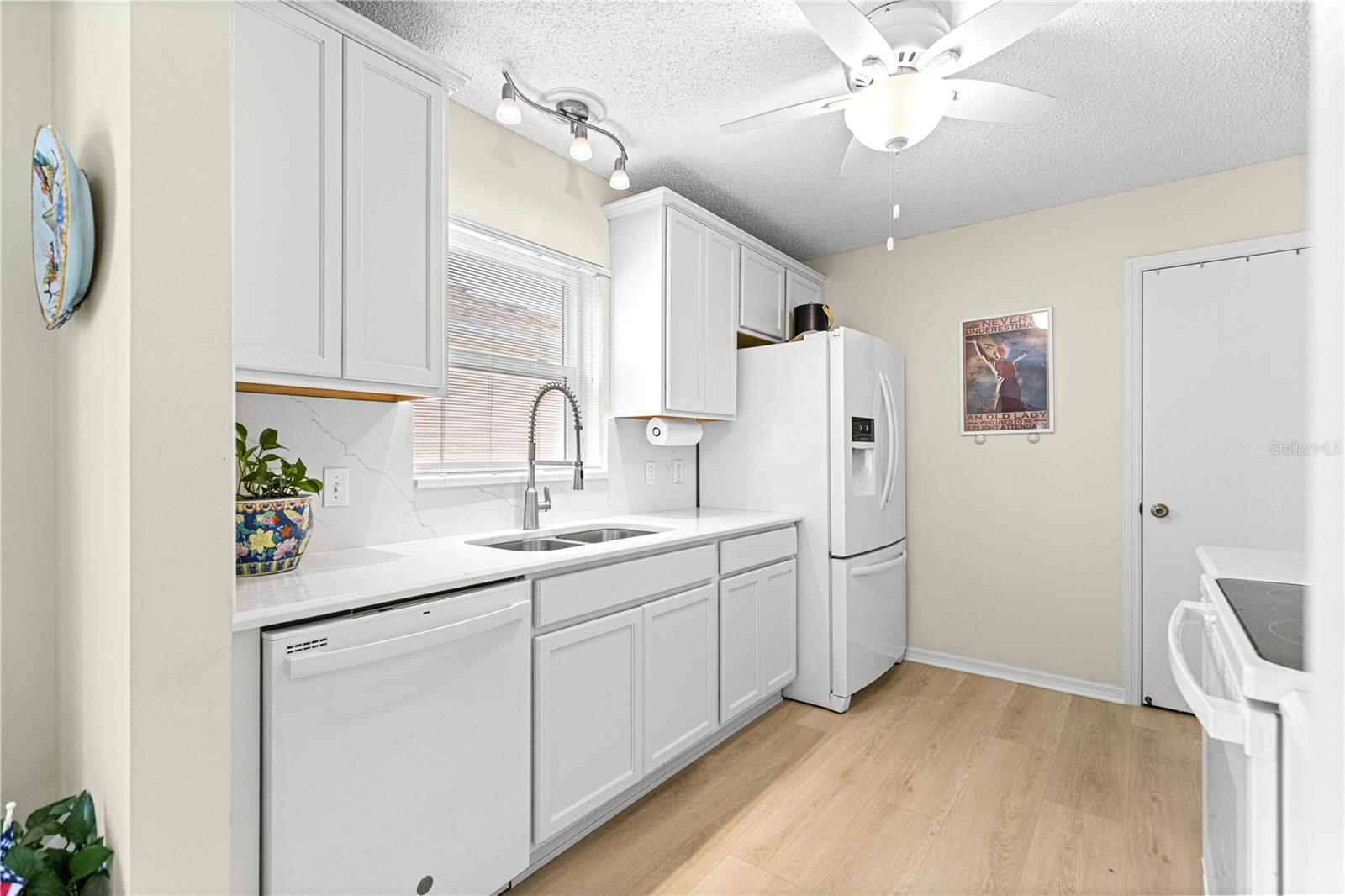 Image 11 of 32 For 729 Hernandez Drive