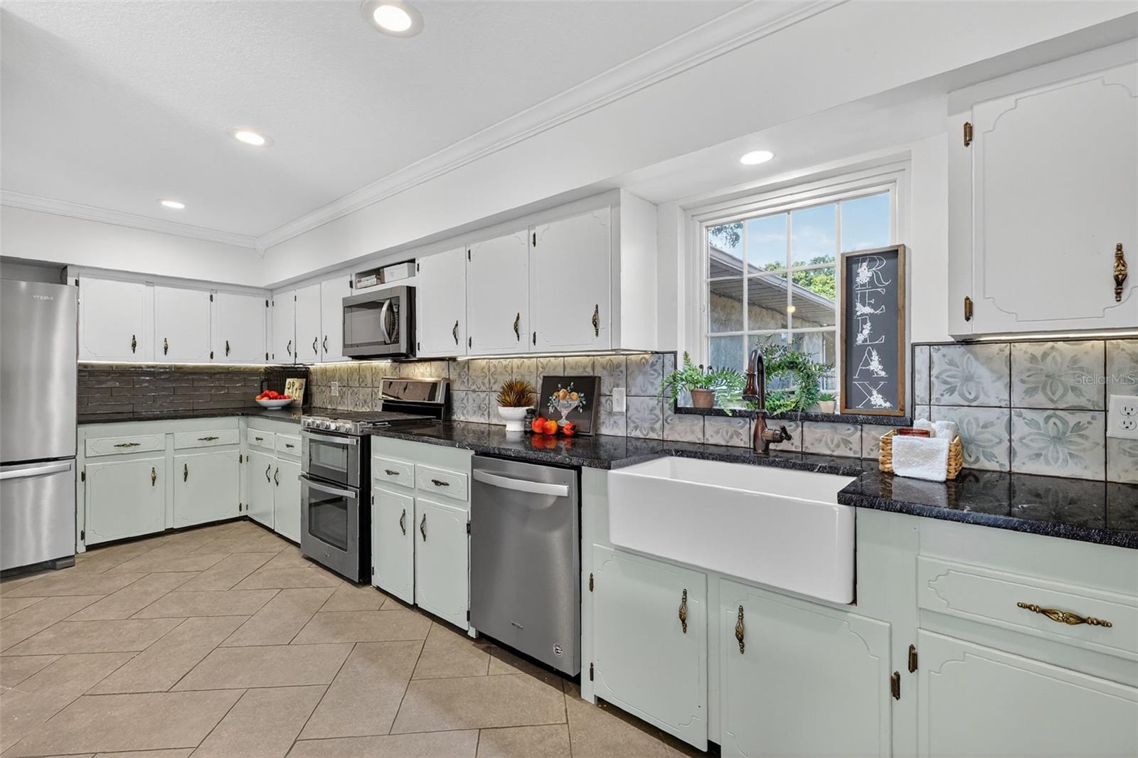 Image 16 of 36 For 109 Bloxam Avenue