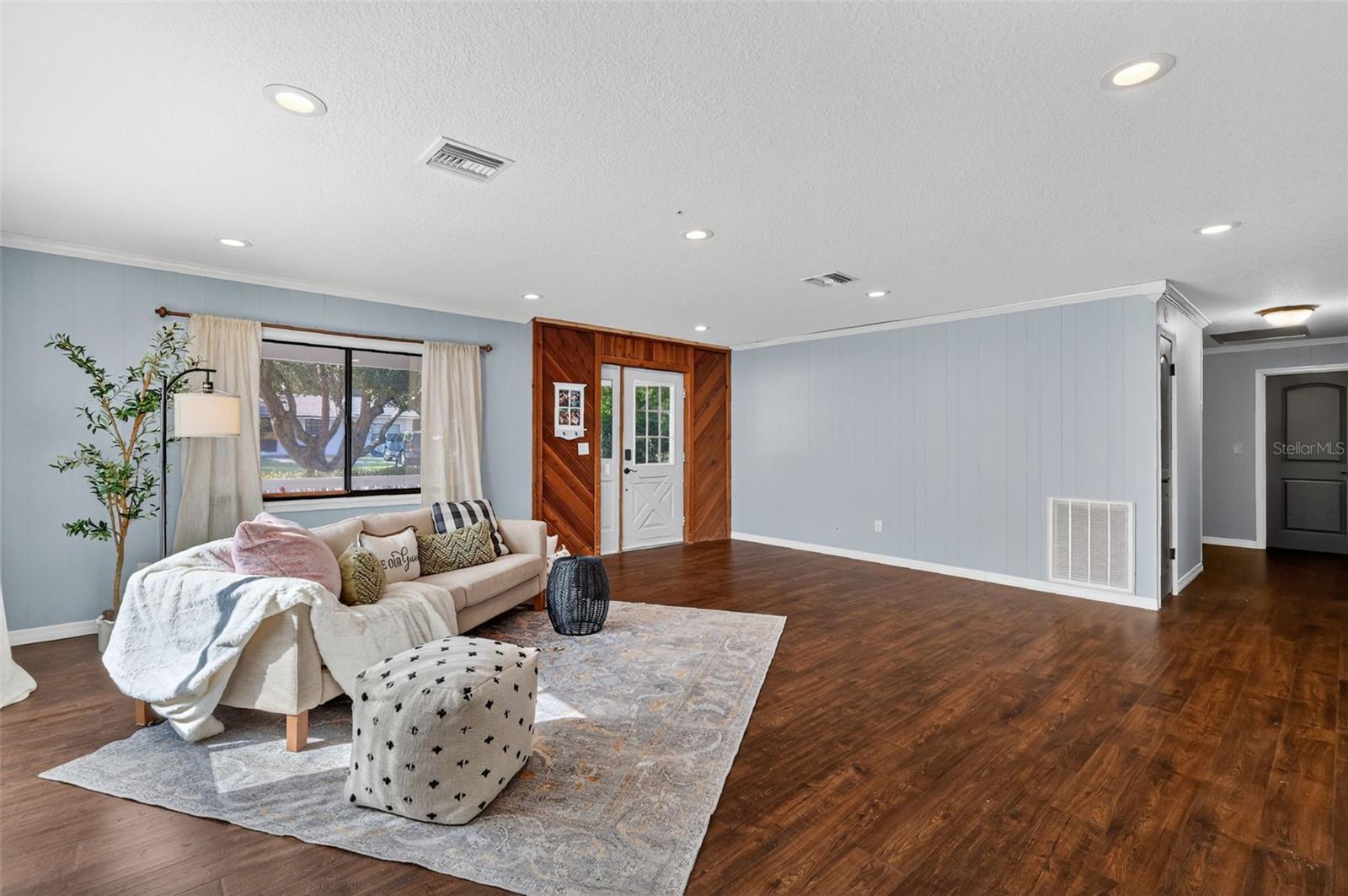 Image 18 of 36 For 109 Bloxam Avenue