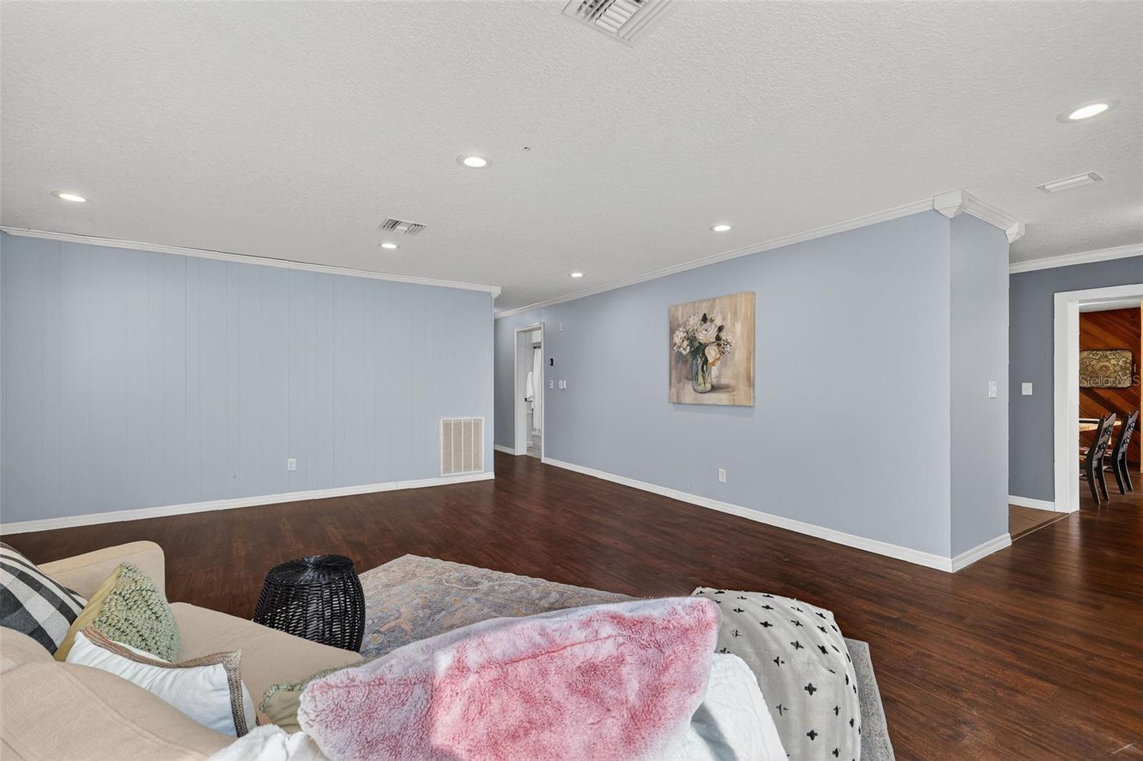 Image 19 of 36 For 109 Bloxam Avenue