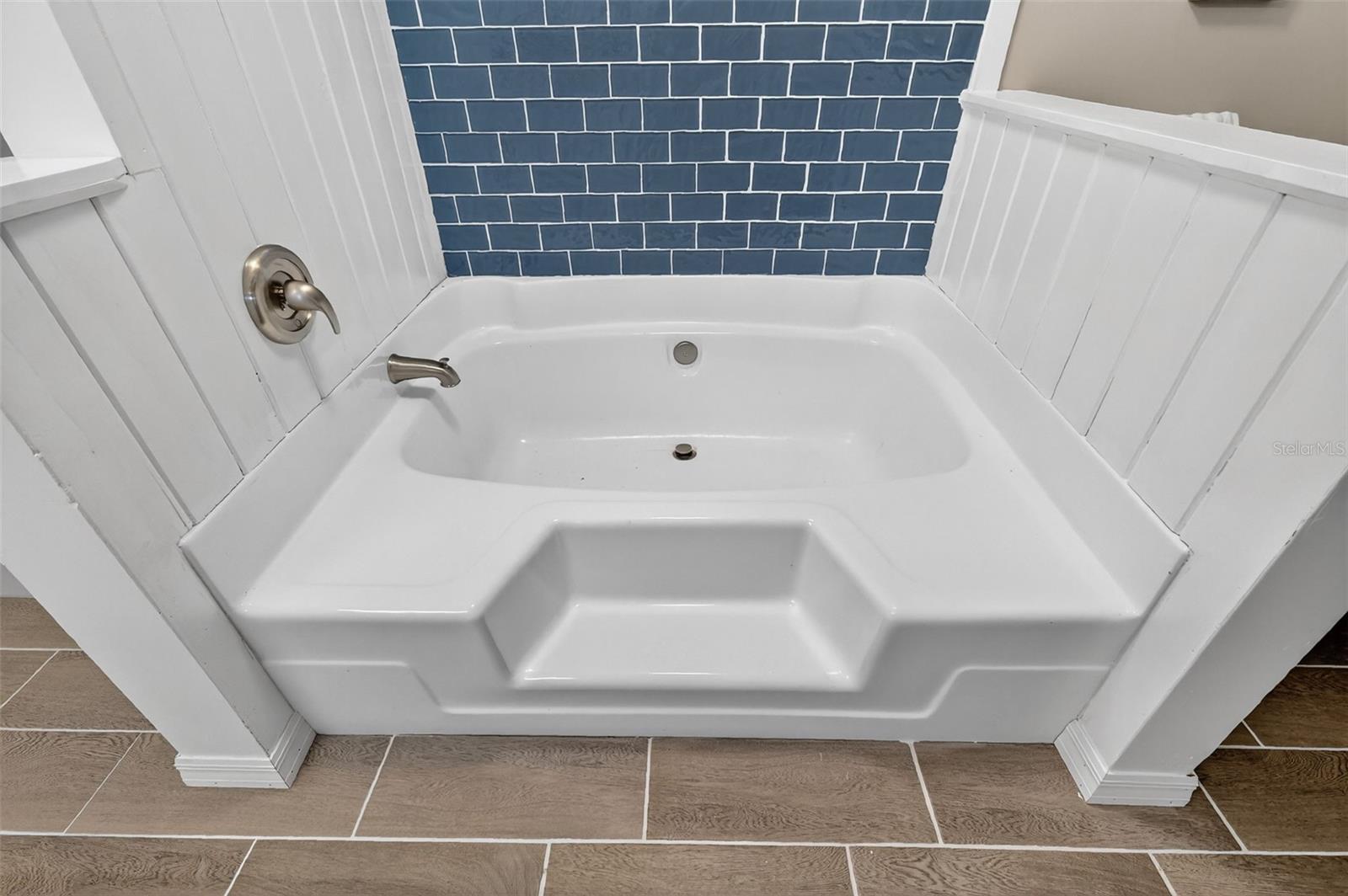 Image 26 of 36 For 109 Bloxam Avenue