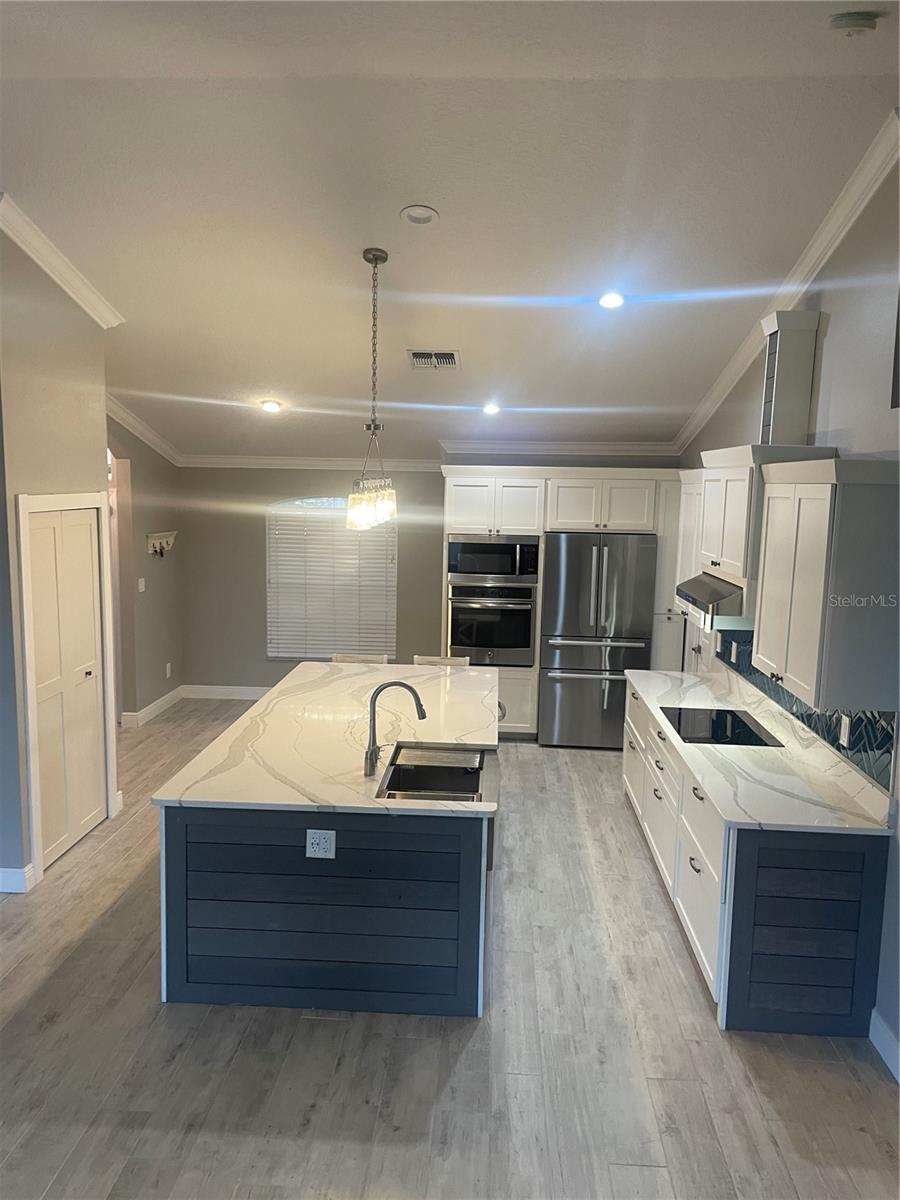 Listing photo id 8 for 2234 Lake Pointe Circle