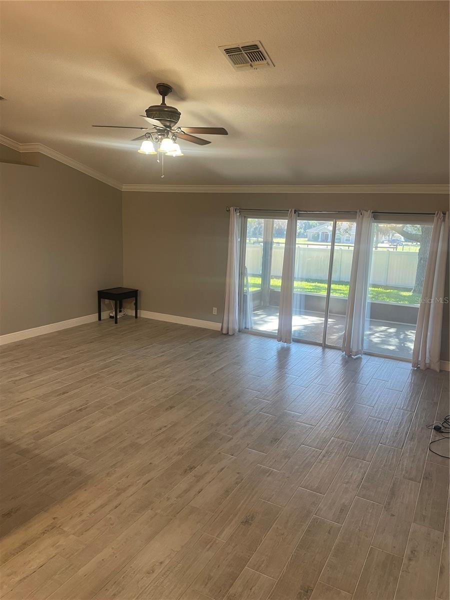 Listing photo id 9 for 2234 Lake Pointe Circle