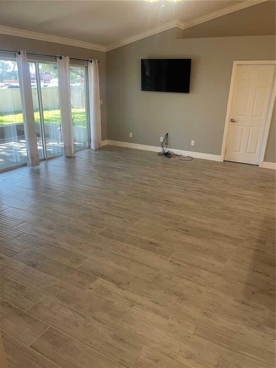 Listing photo id 10 for 2234 Lake Pointe Circle