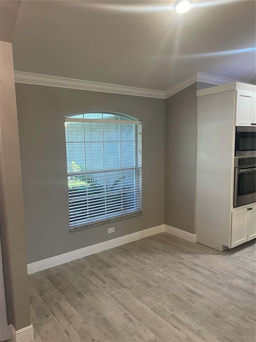 Listing photo id 13 for 2234 Lake Pointe Circle