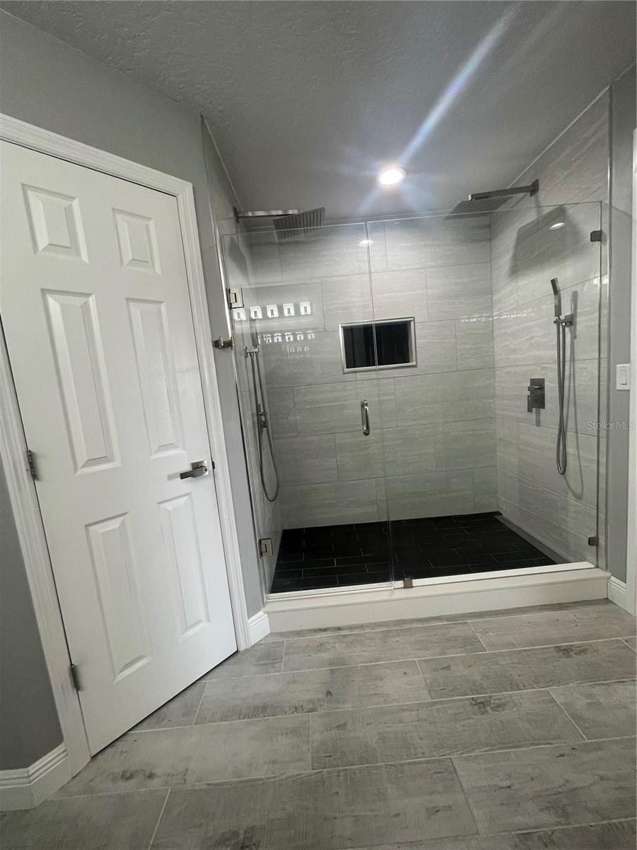 Listing photo id 16 for 2234 Lake Pointe Circle