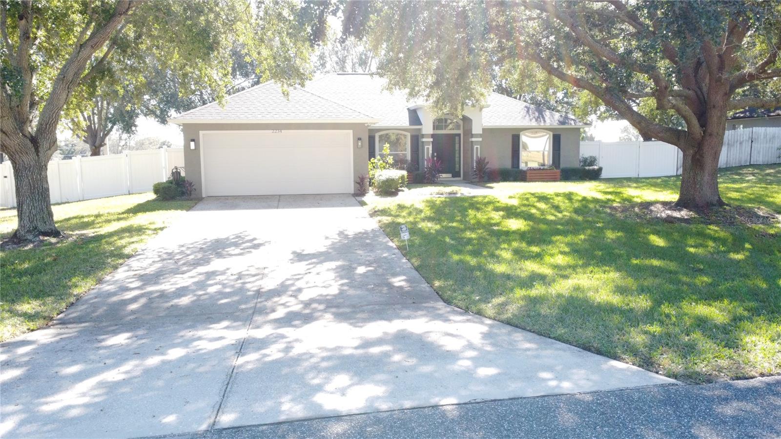 Listing photo id 39 for 2234 Lake Pointe Circle