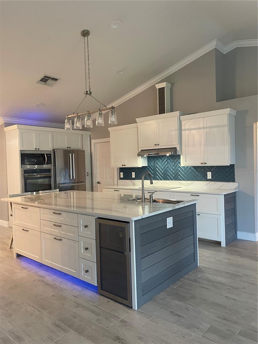 Listing photo id 3 for 2234 Lake Pointe Circle