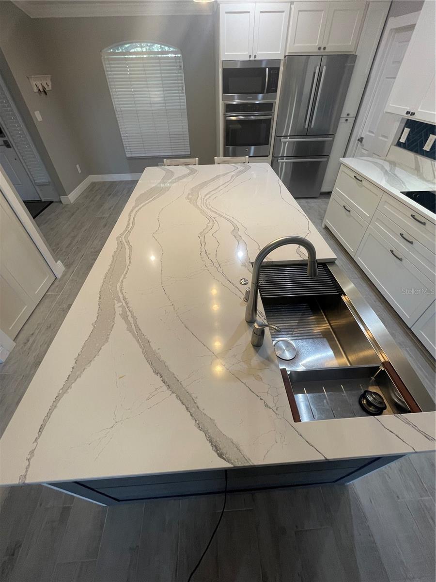 Listing photo id 4 for 2234 Lake Pointe Circle