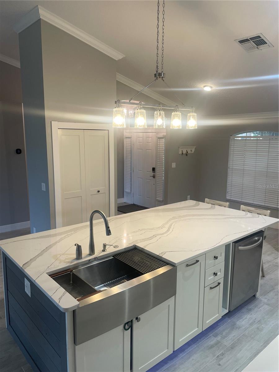 Listing photo id 5 for 2234 Lake Pointe Circle