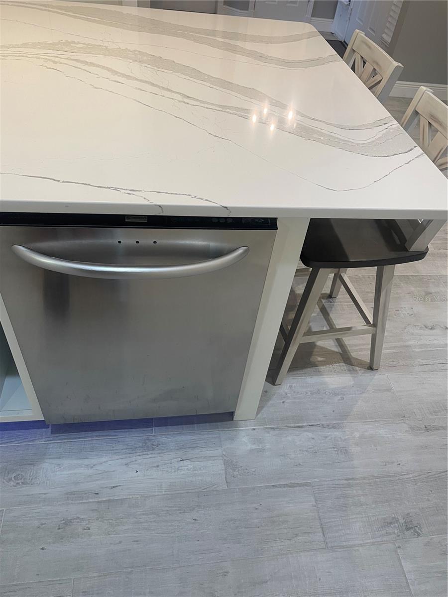 Listing photo id 7 for 2234 Lake Pointe Circle