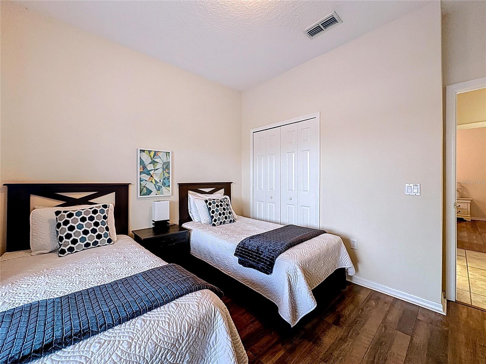 Image 28 of 82 For 4645 Cumbrian Lakes Drive