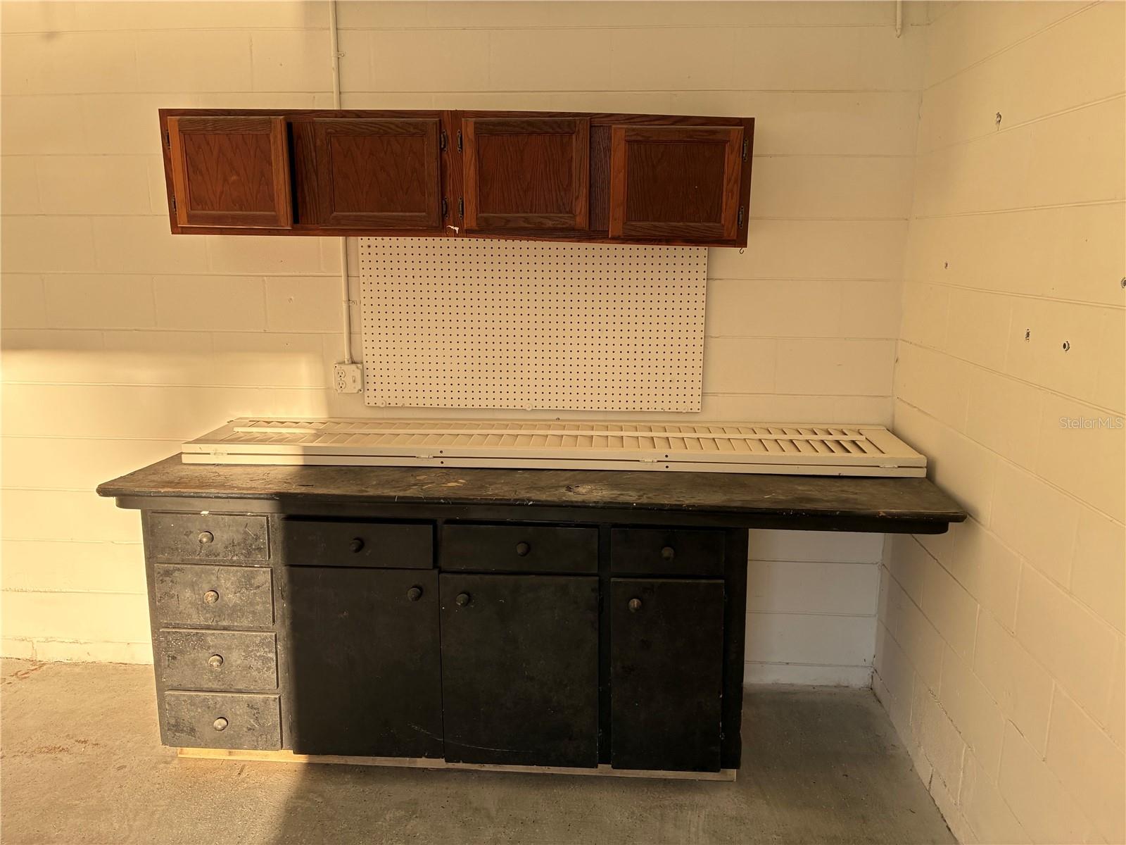 Image 22 of 29 For 41515 Silver Drive