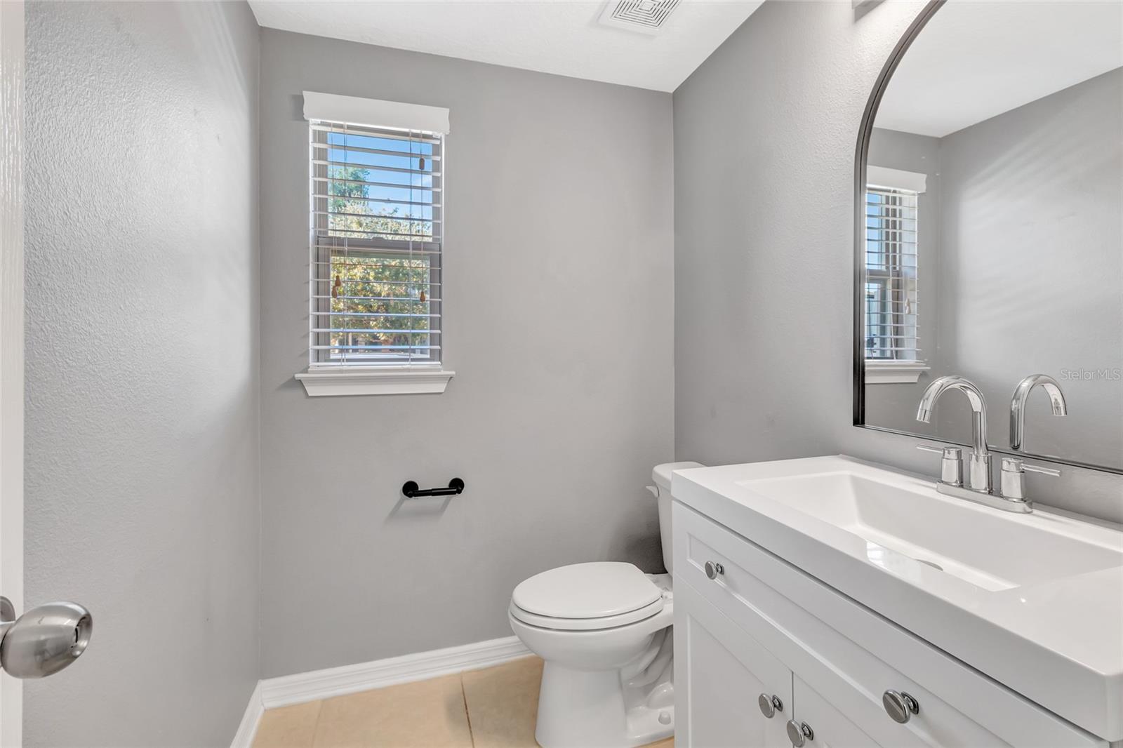 Image 13 of 75 For 1077 Fountain Coin Loop