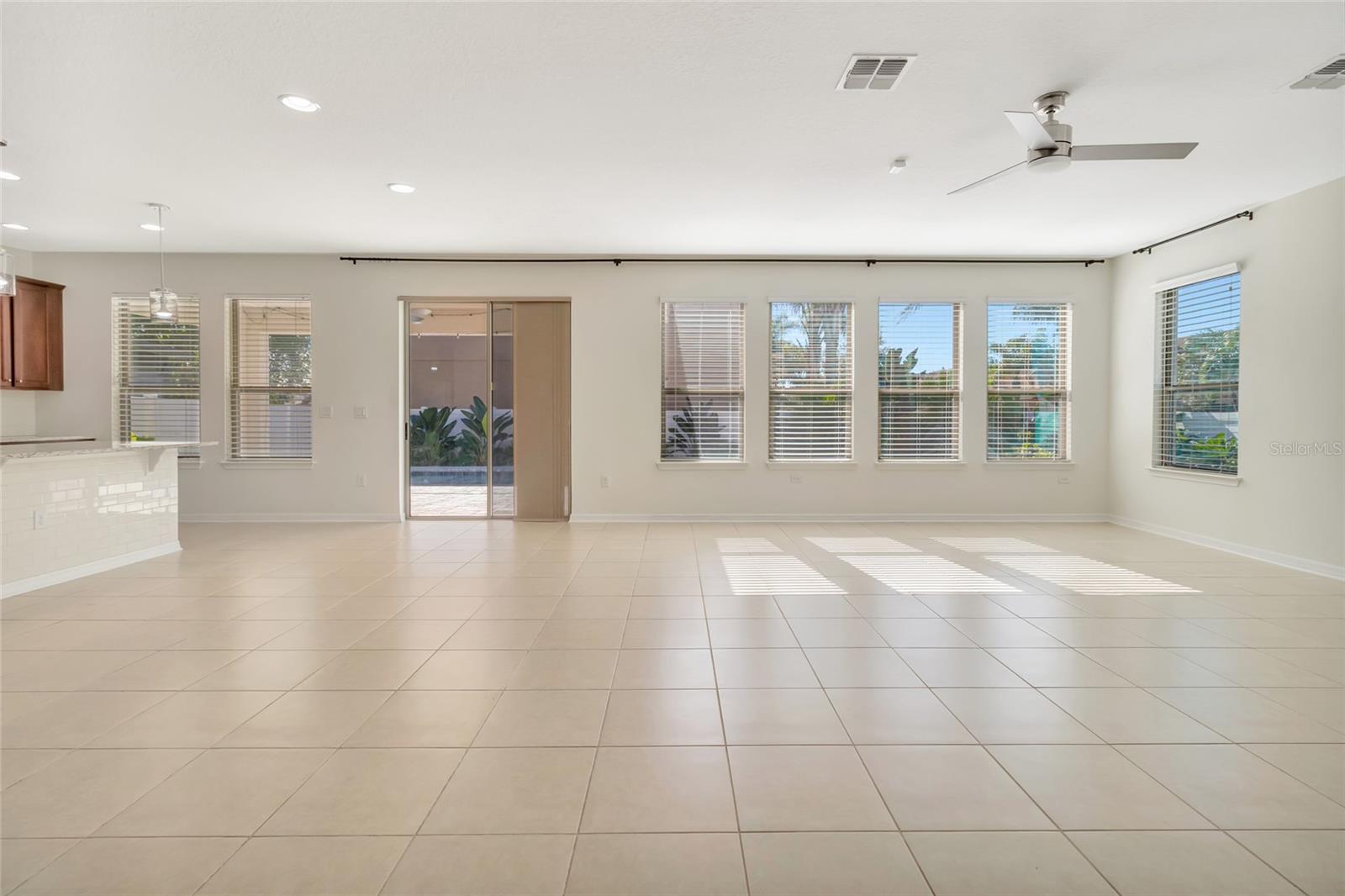 Image 15 of 75 For 1077 Fountain Coin Loop