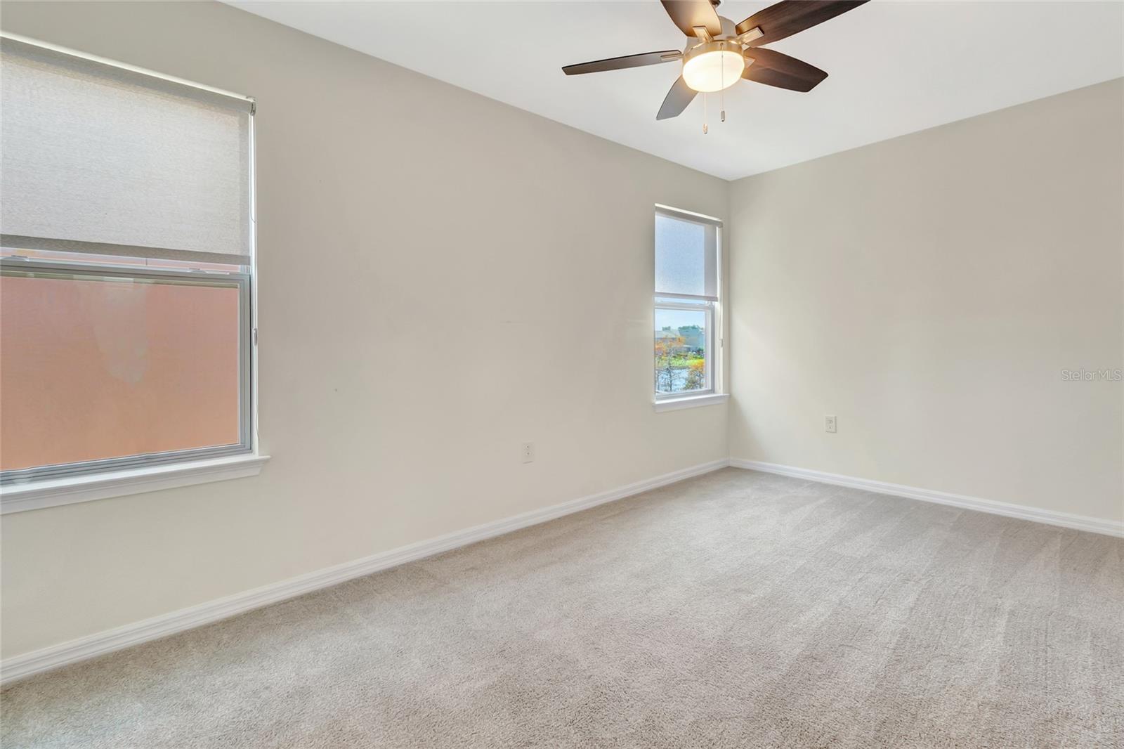 Image 36 of 75 For 1077 Fountain Coin Loop