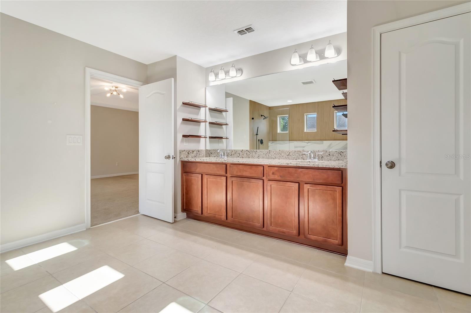 Image 45 of 75 For 1077 Fountain Coin Loop