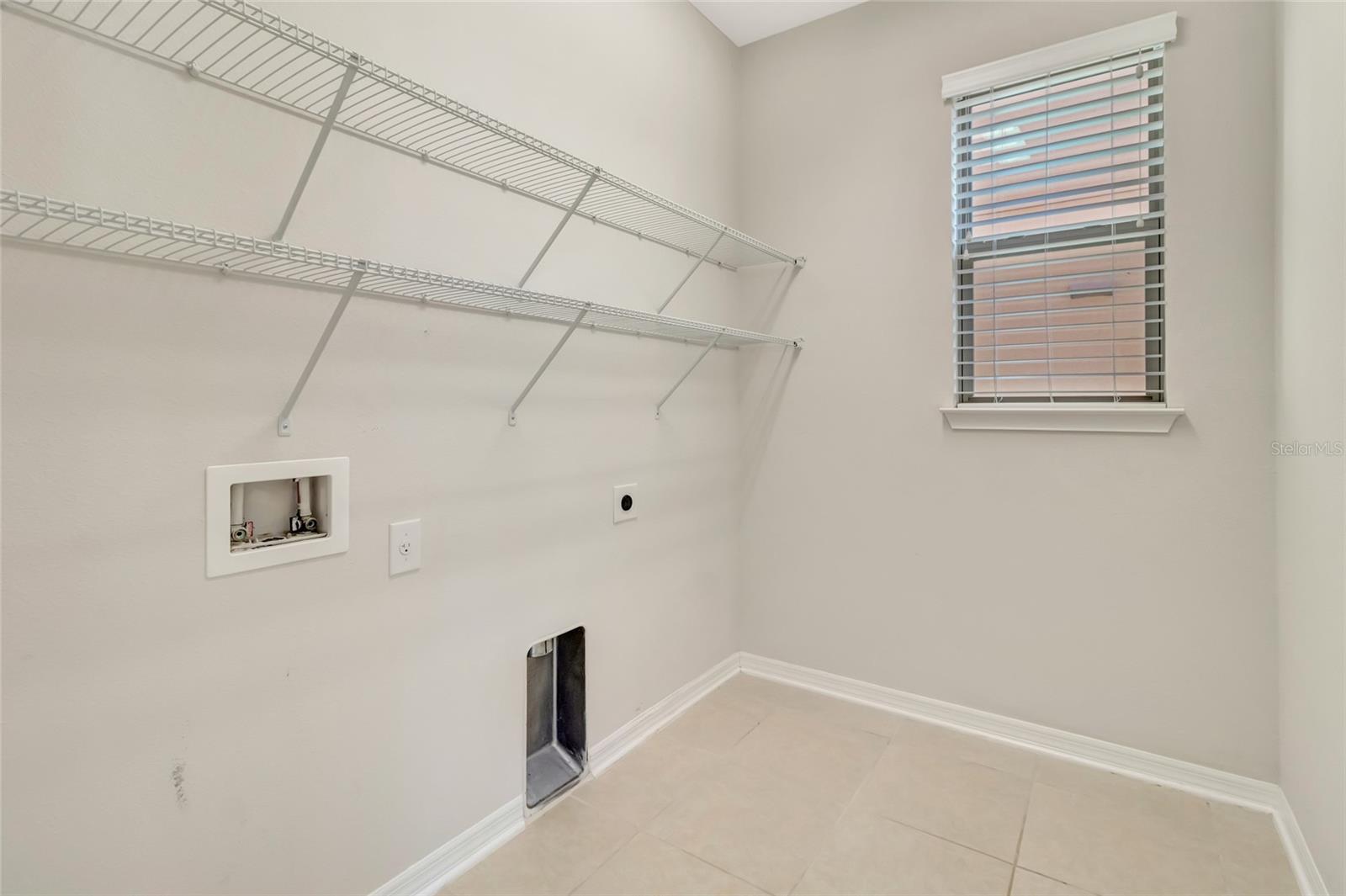 Image 54 of 75 For 1077 Fountain Coin Loop