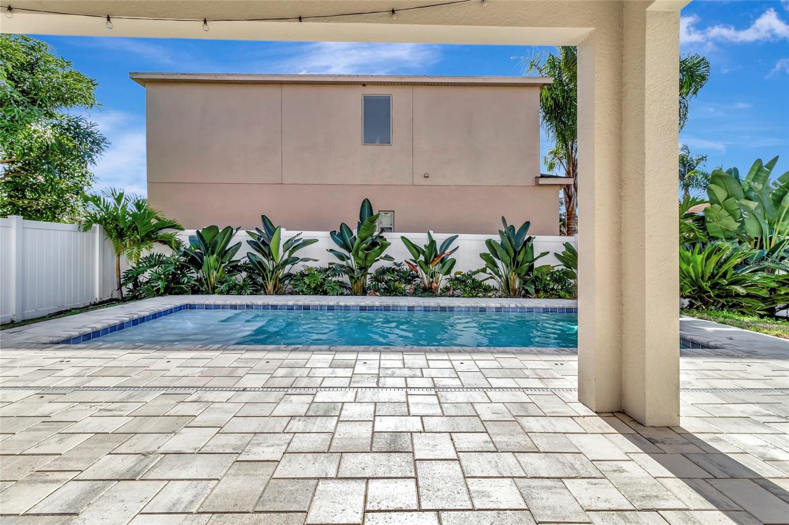 Image 58 of 75 For 1077 Fountain Coin Loop