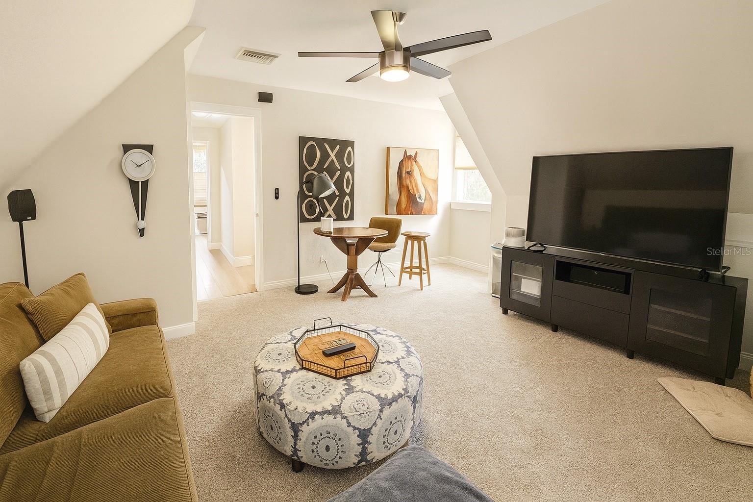 Image 17 of 39 For 21135 Peckham Avenue