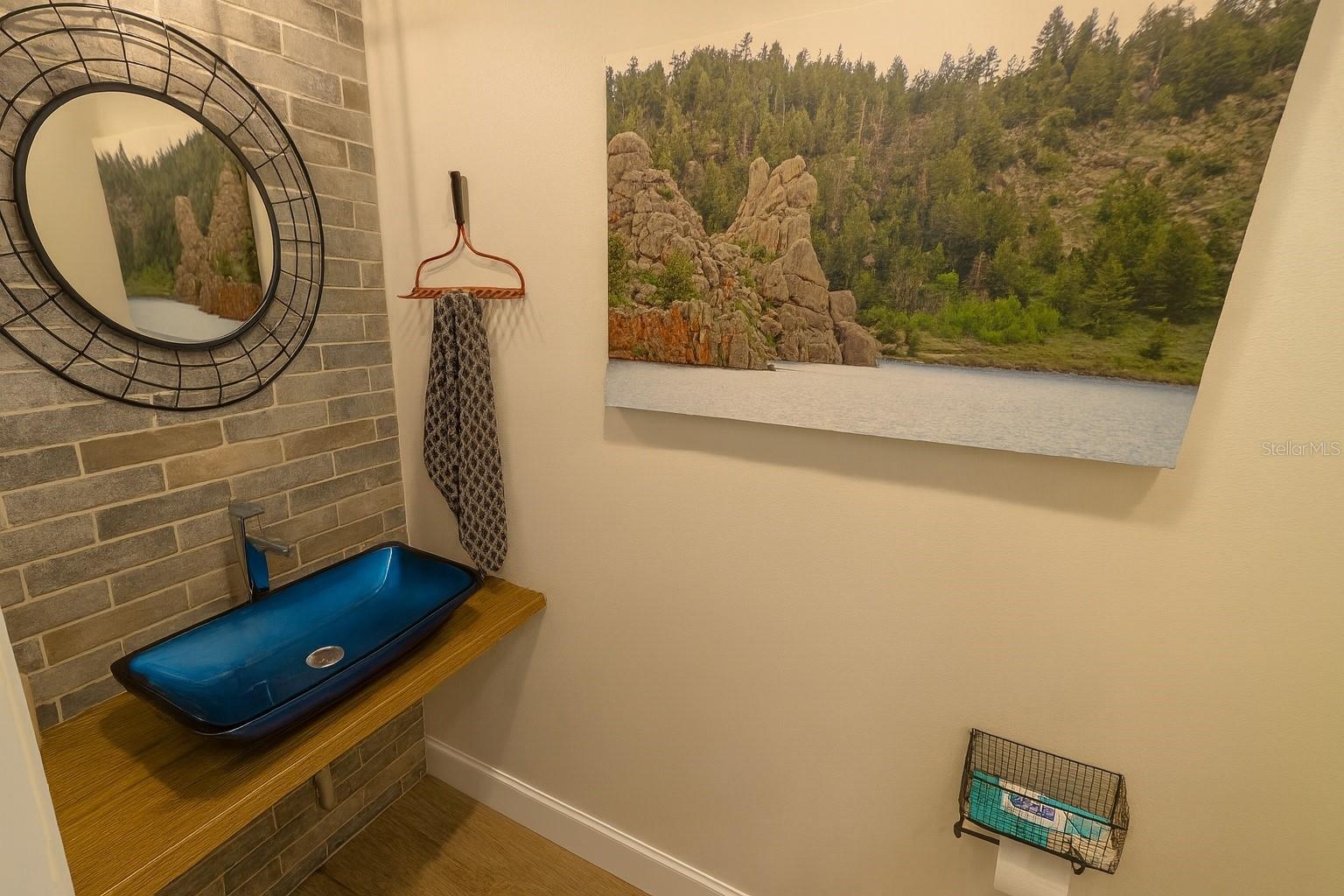 Image 22 of 39 For 21135 Peckham Avenue