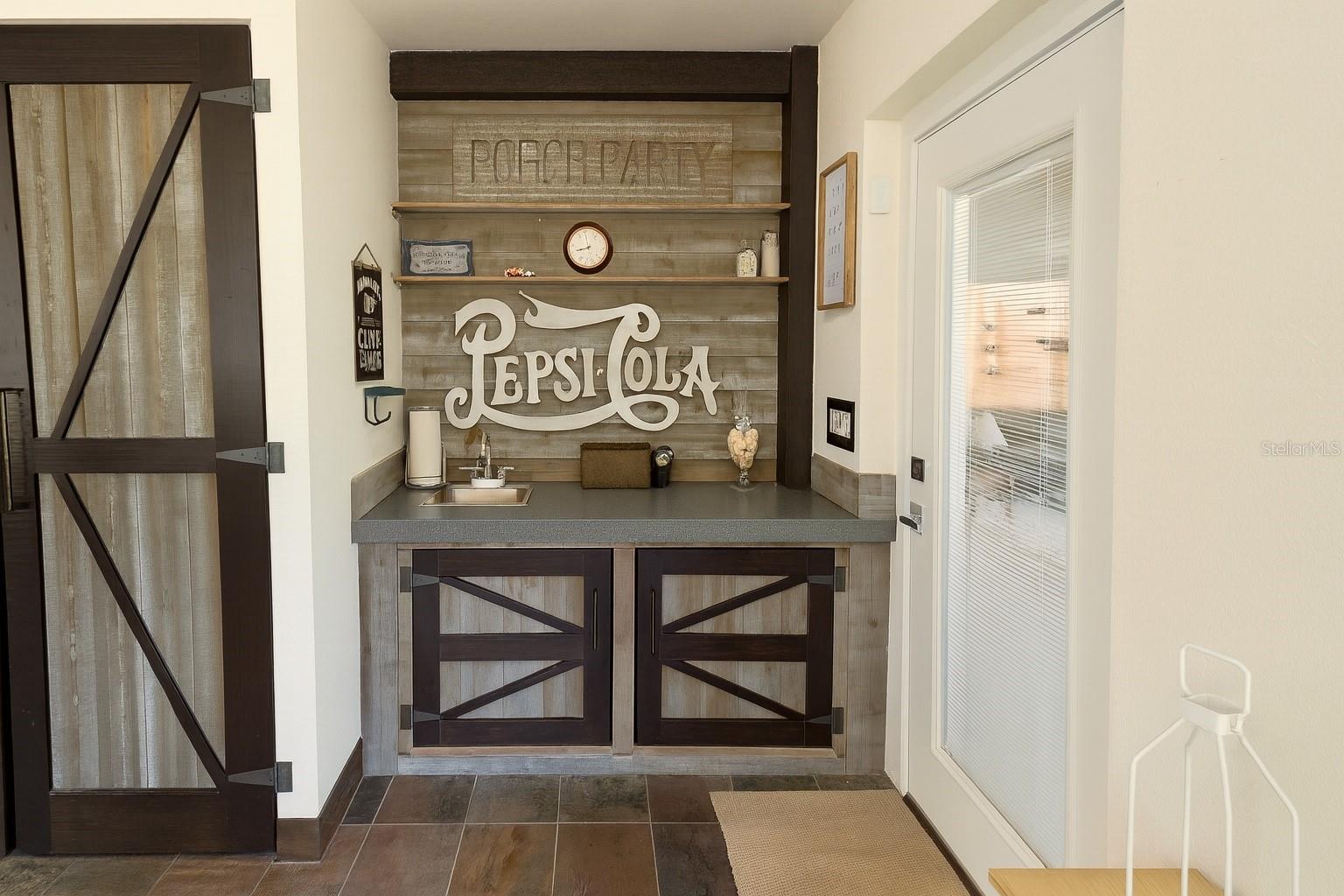 Image 26 of 39 For 21135 Peckham Avenue