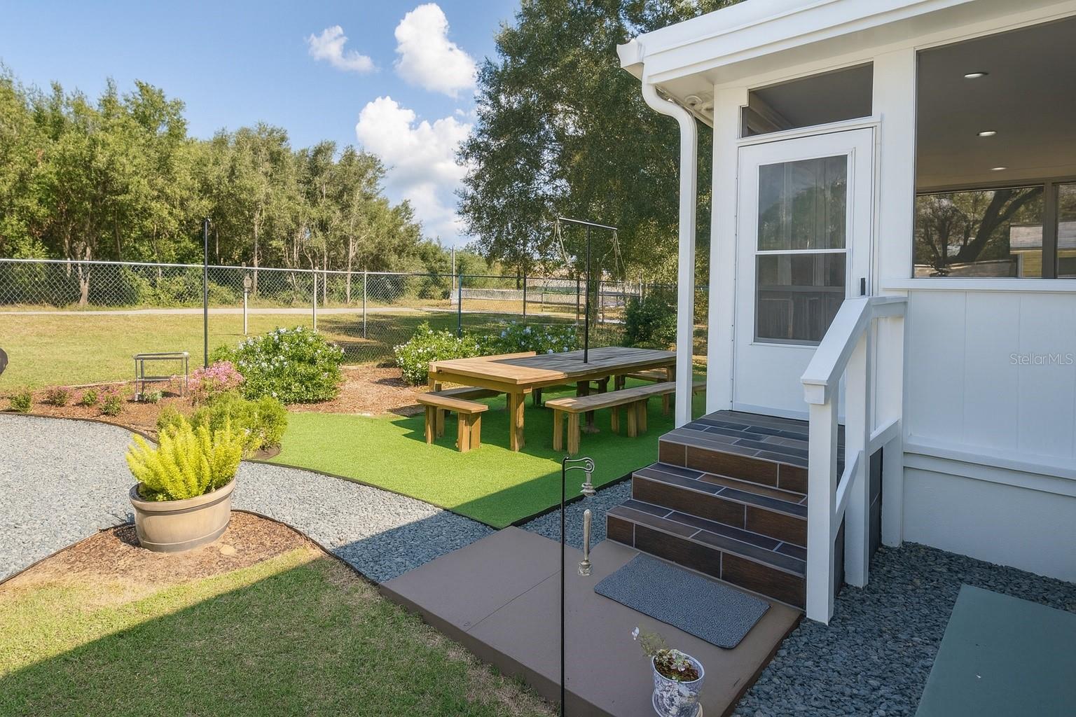 Image 28 of 39 For 21135 Peckham Avenue