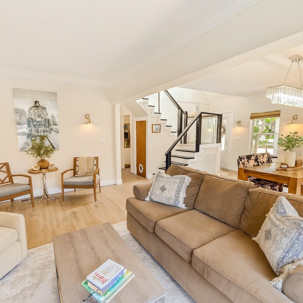 Image 3 of 39 For 21135 Peckham Avenue