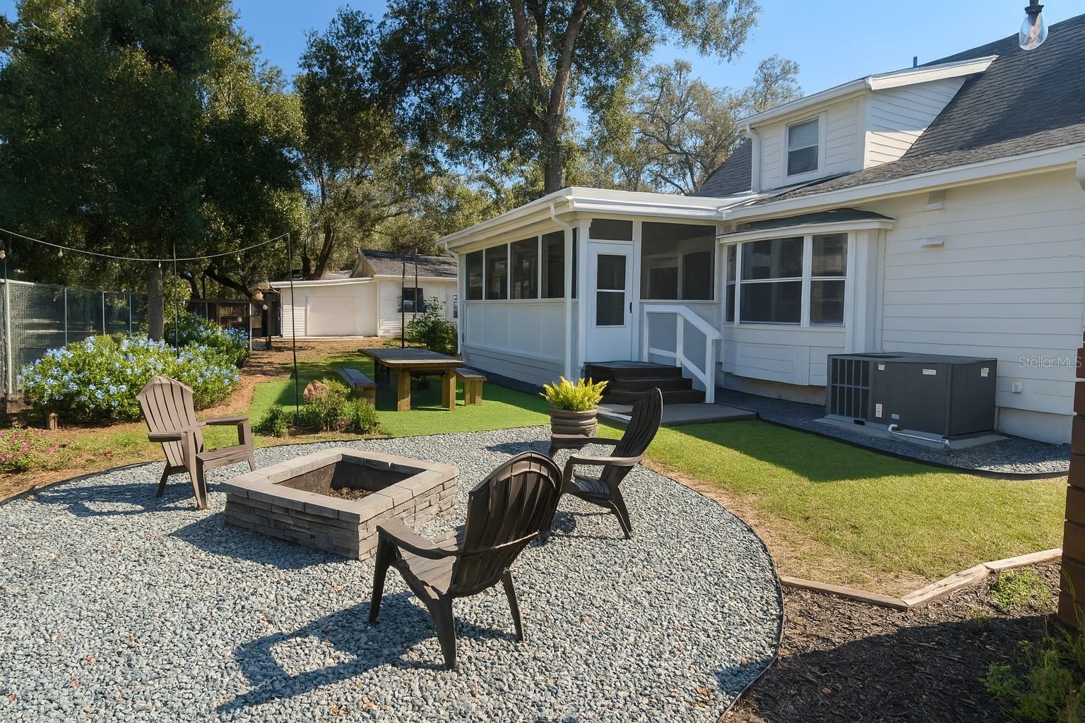 Image 31 of 39 For 21135 Peckham Avenue