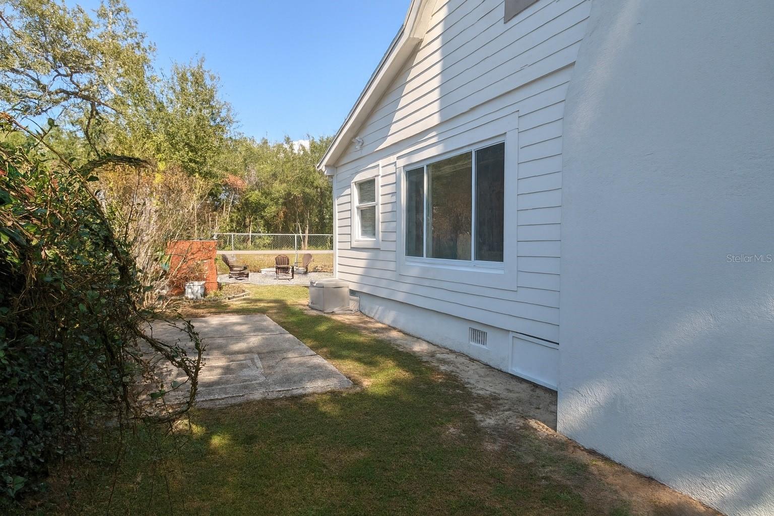 Image 35 of 39 For 21135 Peckham Avenue