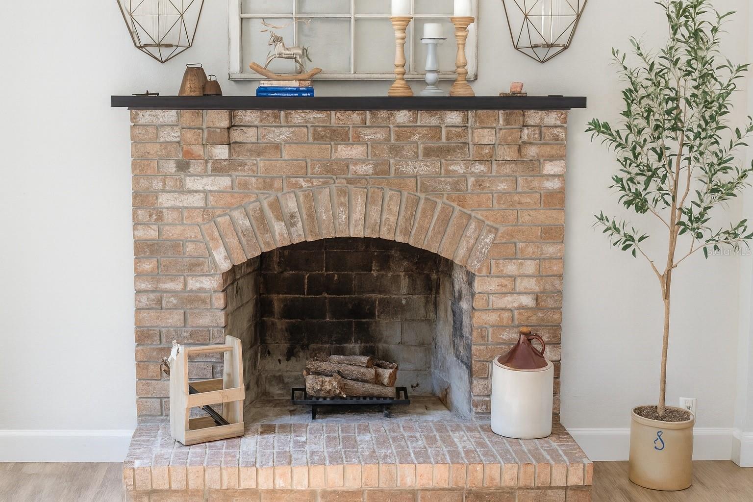 Image 4 of 39 For 21135 Peckham Avenue