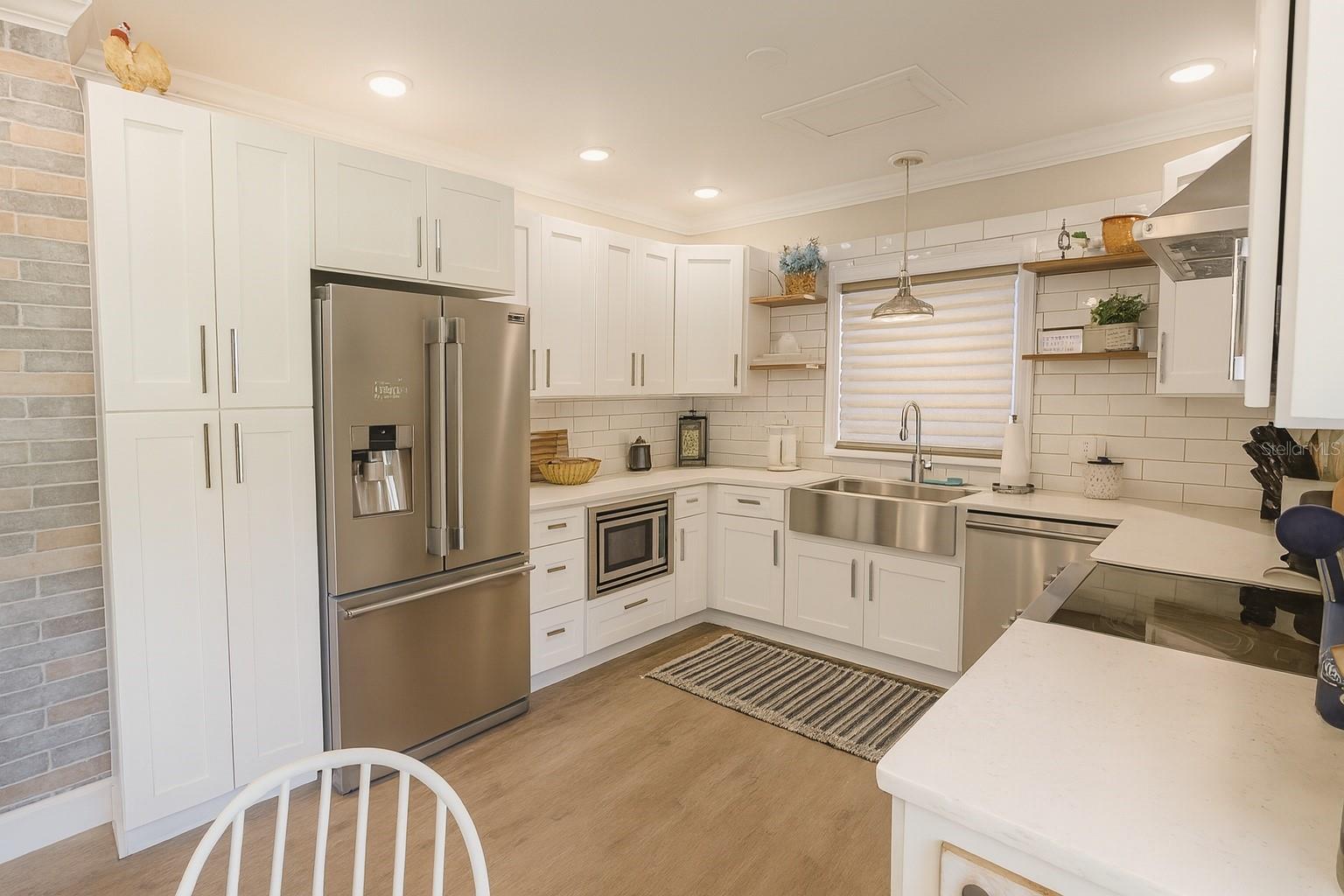 Image 6 of 39 For 21135 Peckham Avenue