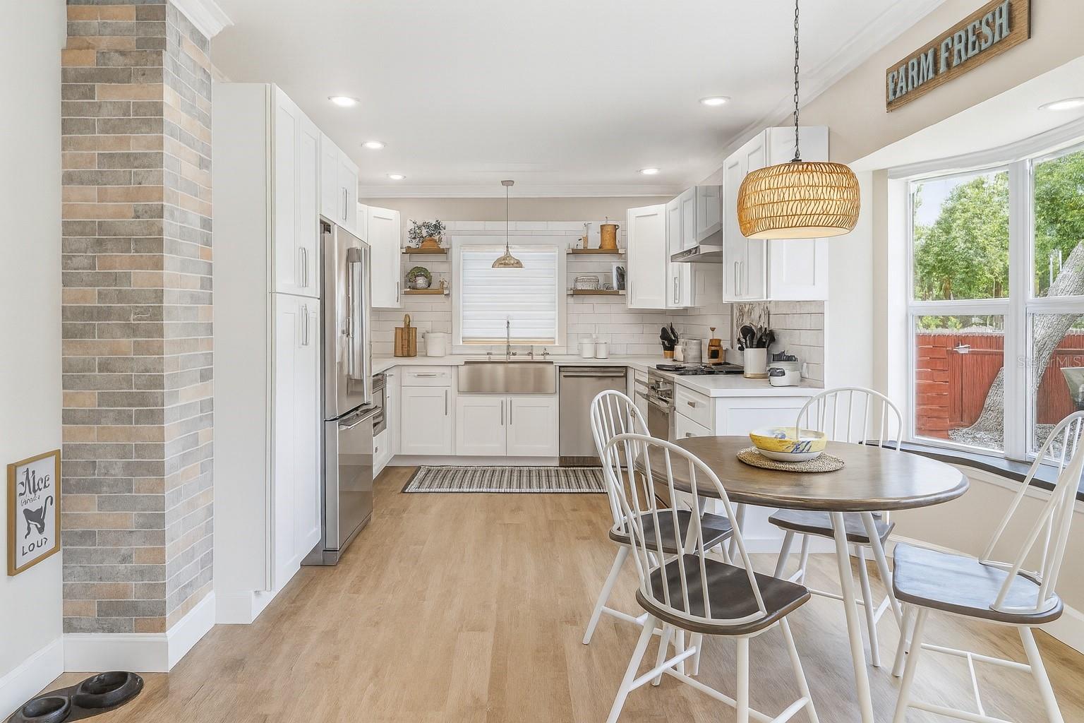 Image 8 of 39 For 21135 Peckham Avenue