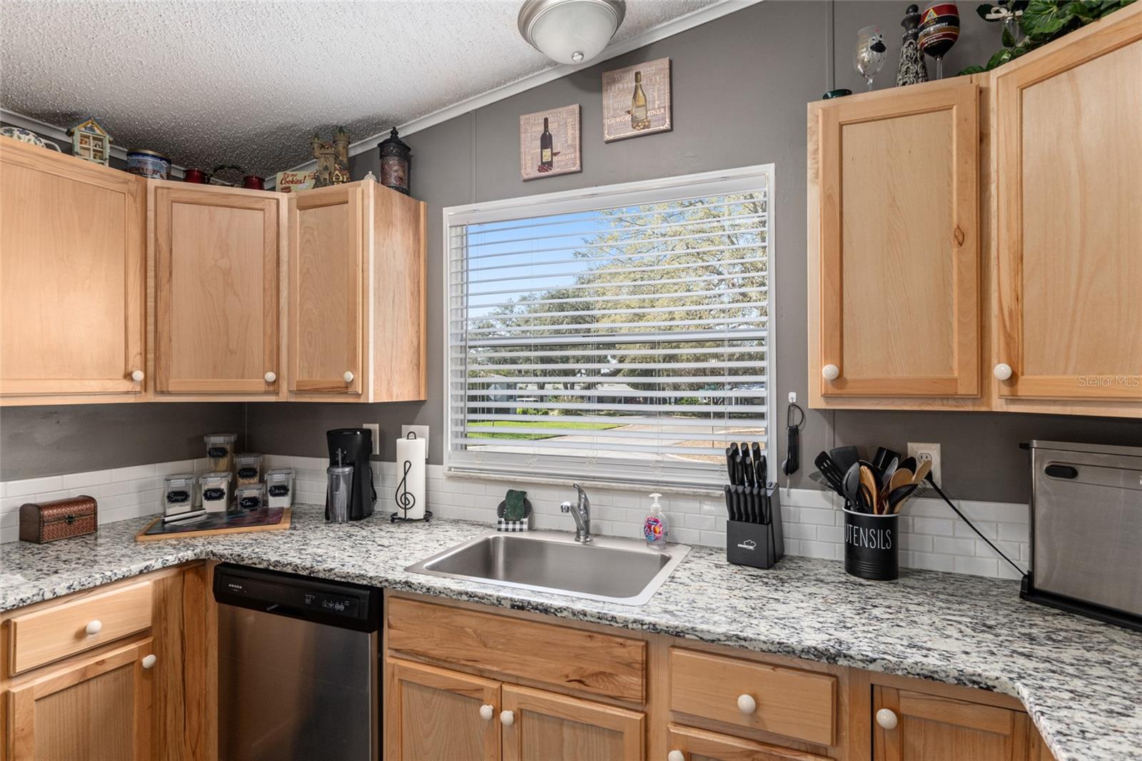 Image 7 of 39 For 1727 Hilton Head Boulevard