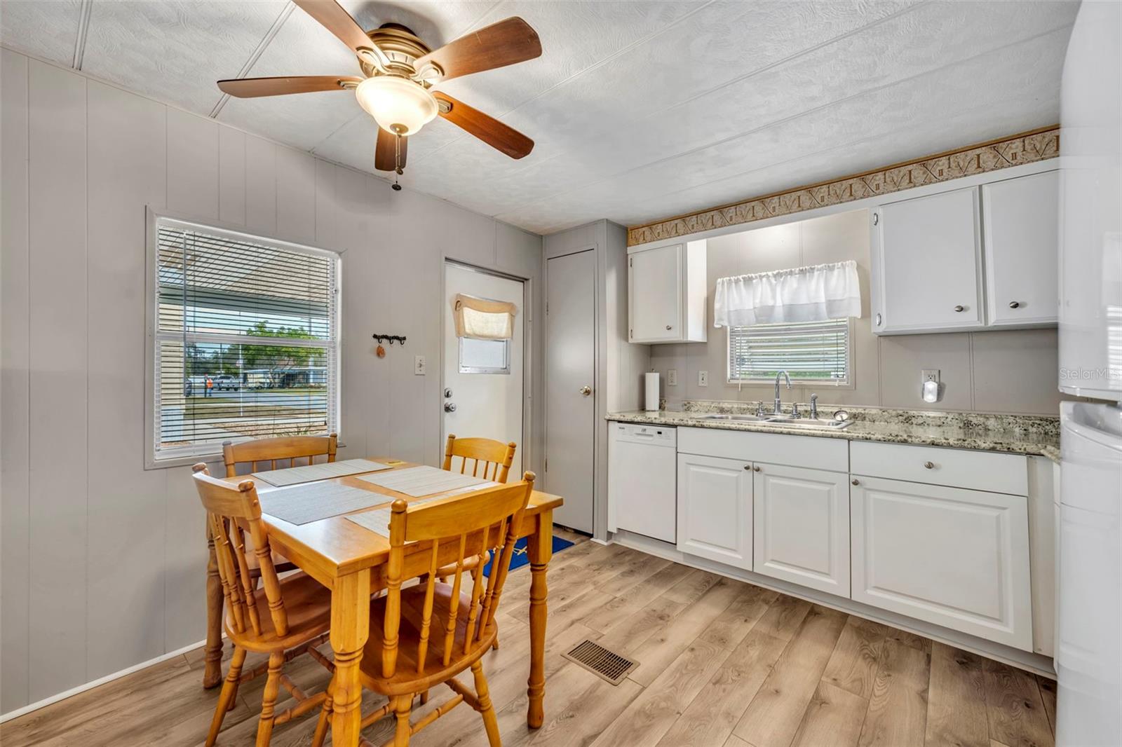 Image 11 of 44 For 11 Hawaiian Way